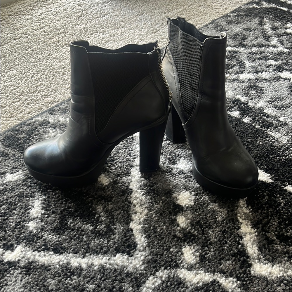 Steve Madden Black Heeled Boots with Elastic Panels